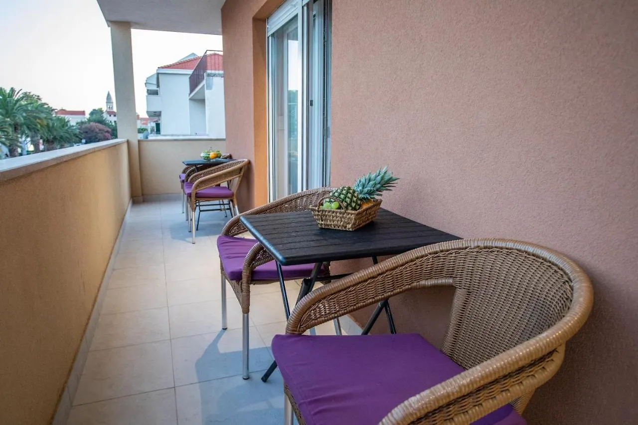 Guest house Rooms & Apartments Toni Stobrec