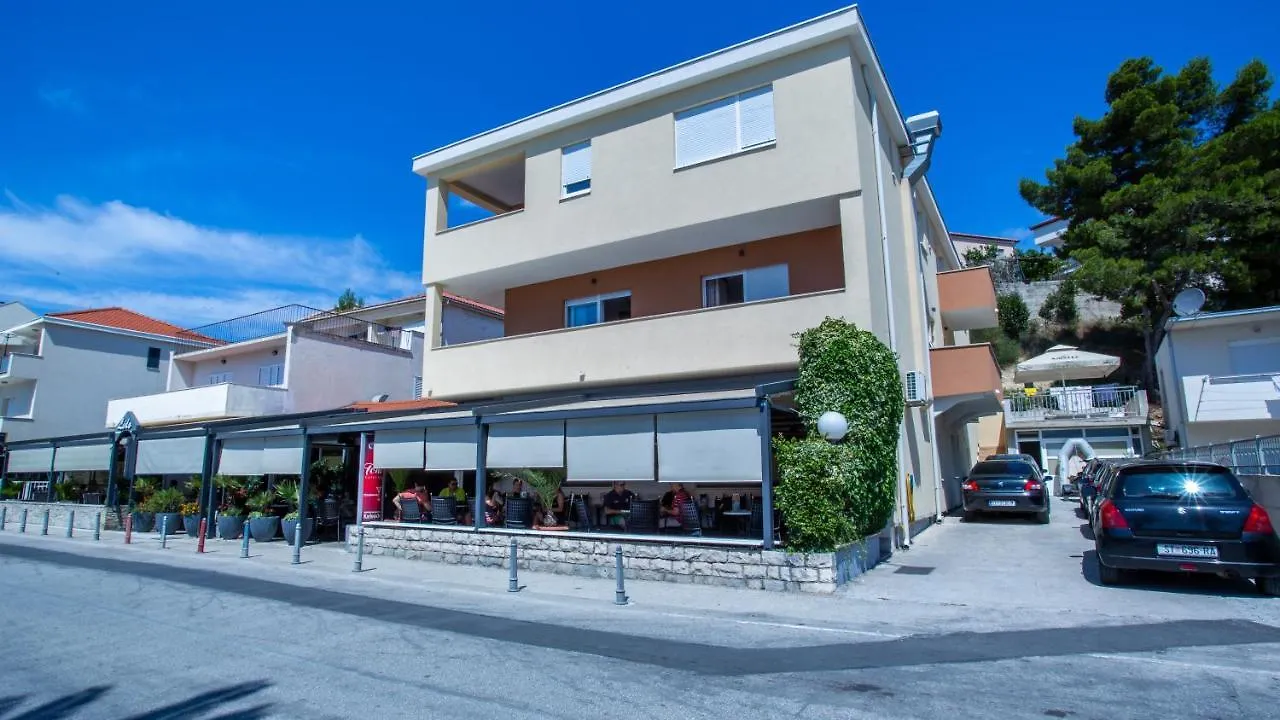 Guest house Rooms & Apartments Toni Stobrec