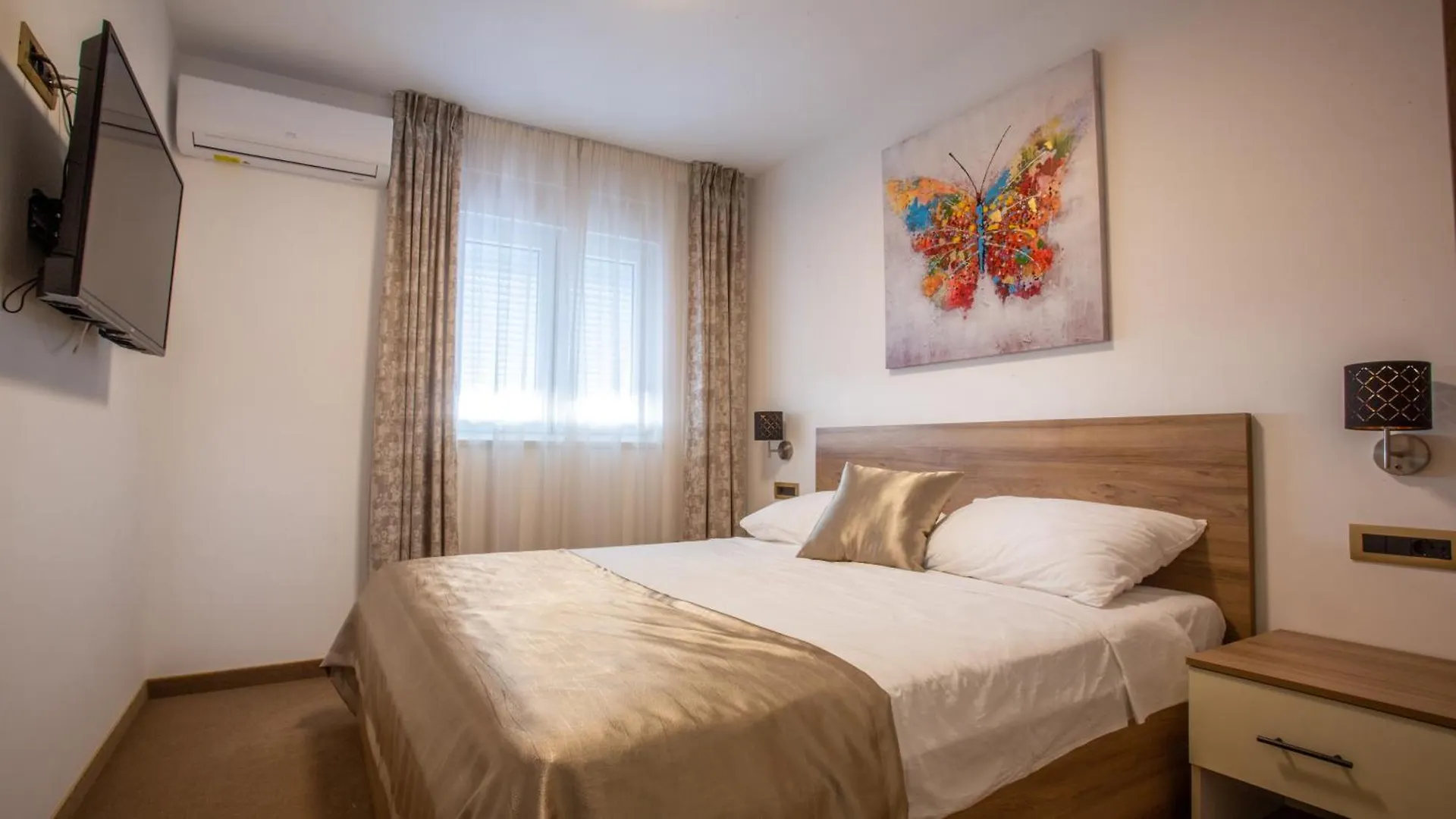 Rooms & Apartments Toni Stobrec Croatia